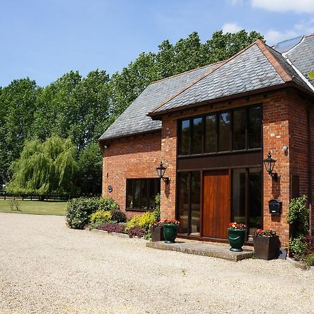 The Olde Barn Bed & Breakfast Lymington Exterior photo