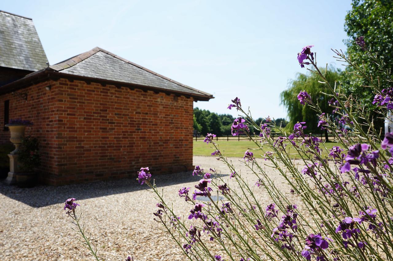The Olde Barn Bed & Breakfast Lymington Exterior photo