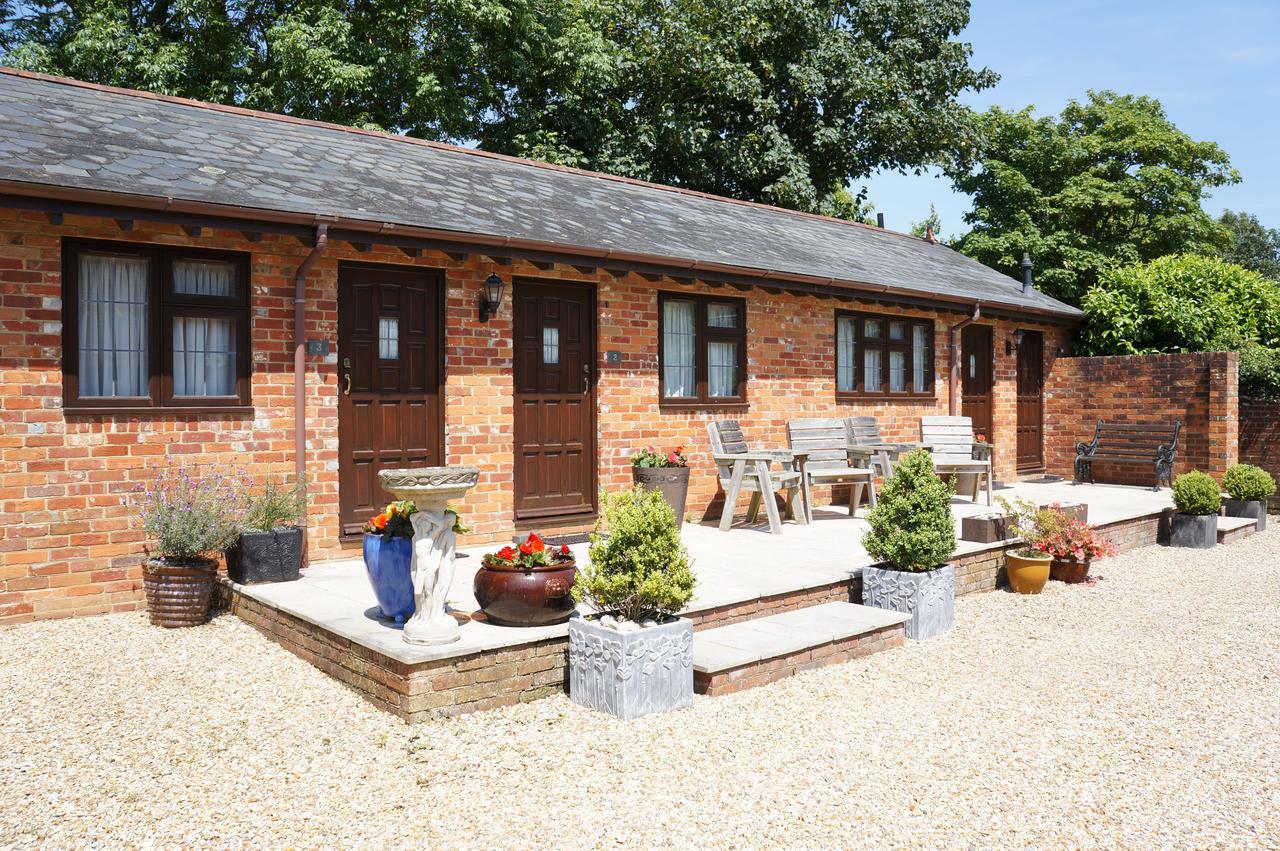 The Olde Barn Bed & Breakfast Lymington Exterior photo