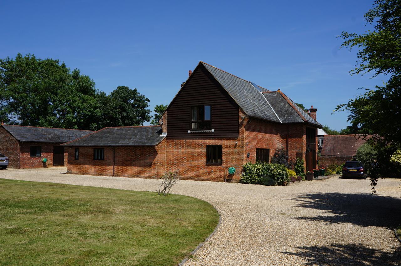 The Olde Barn Bed & Breakfast Lymington Exterior photo