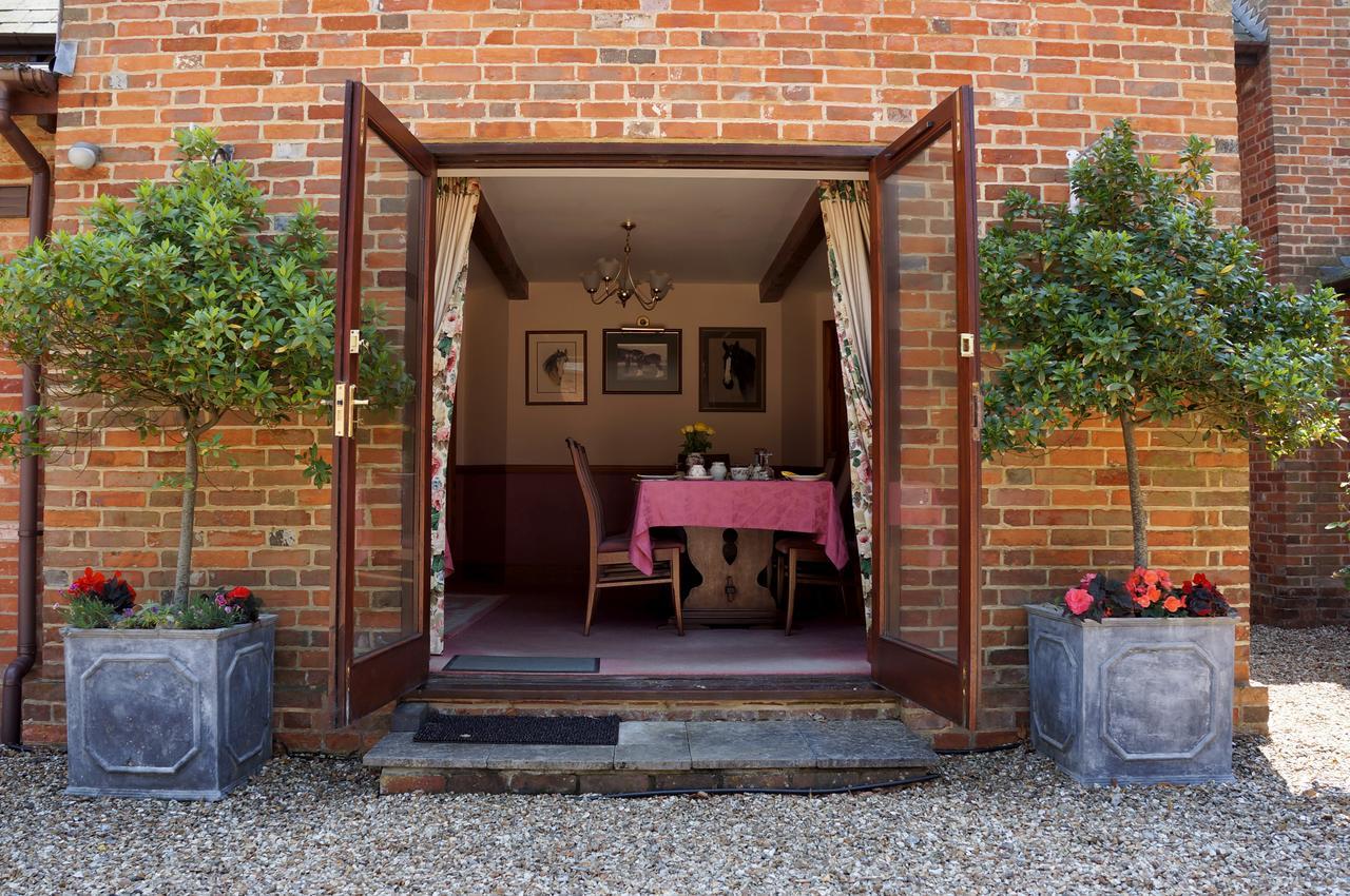 The Olde Barn Bed & Breakfast Lymington Exterior photo