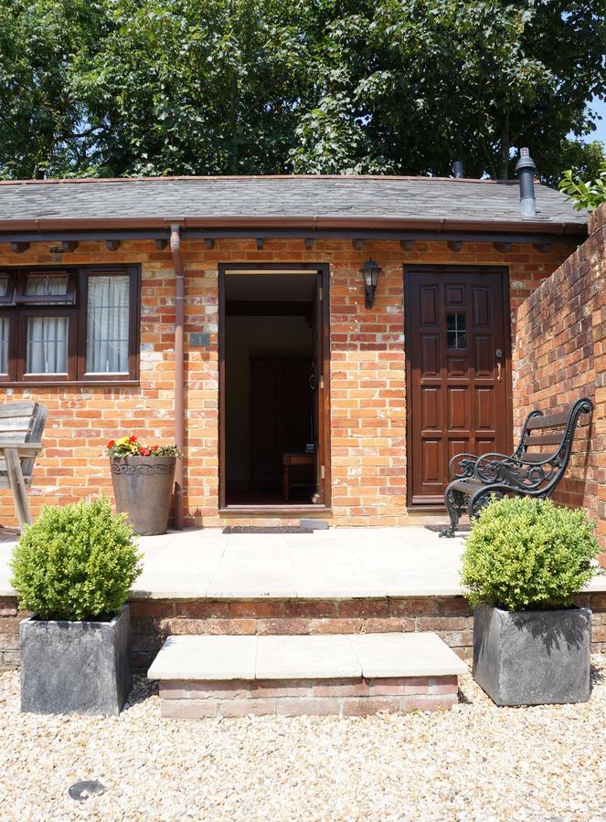 The Olde Barn Bed & Breakfast Lymington Exterior photo
